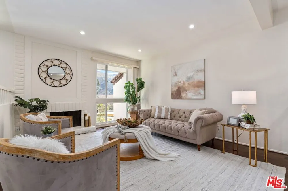 17253 Palisades Circle Los Angeles, CA 90272