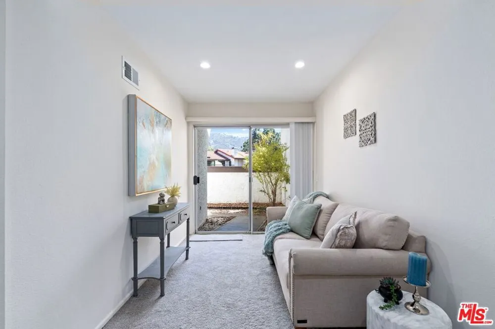 17253 Palisades Circle Los Angeles, CA 90272