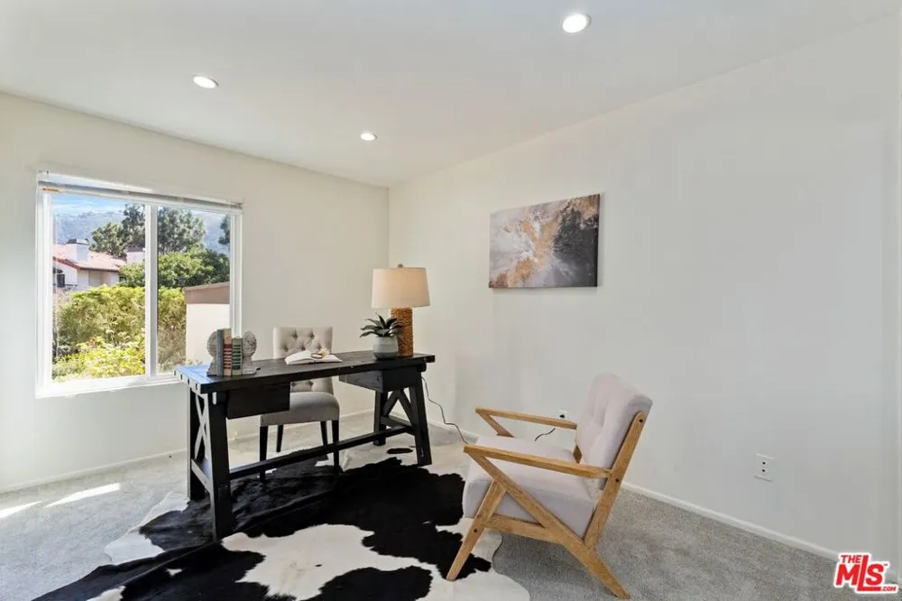 17253 Palisades Circle Los Angeles, CA 90272
