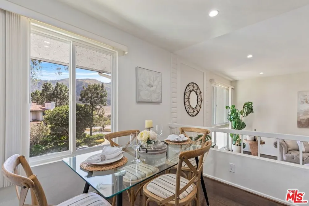 17253 Palisades Circle Los Angeles, CA 90272