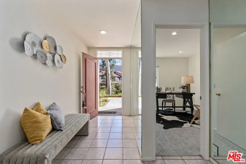 17253 Palisades Circle Los Angeles, CA 90272