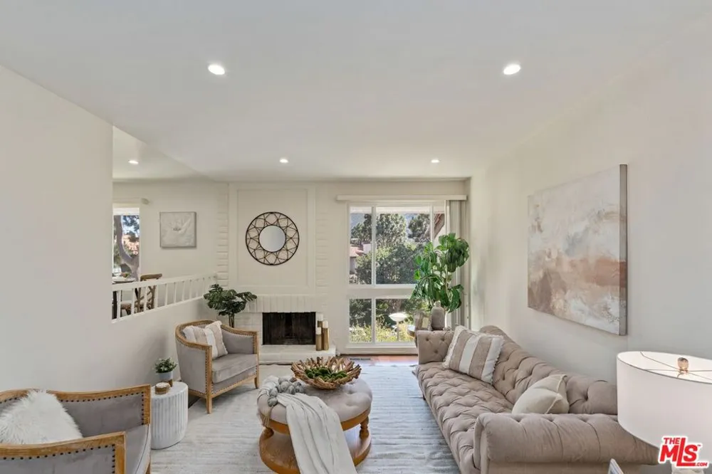 17253 Palisades Circle Los Angeles, CA 90272