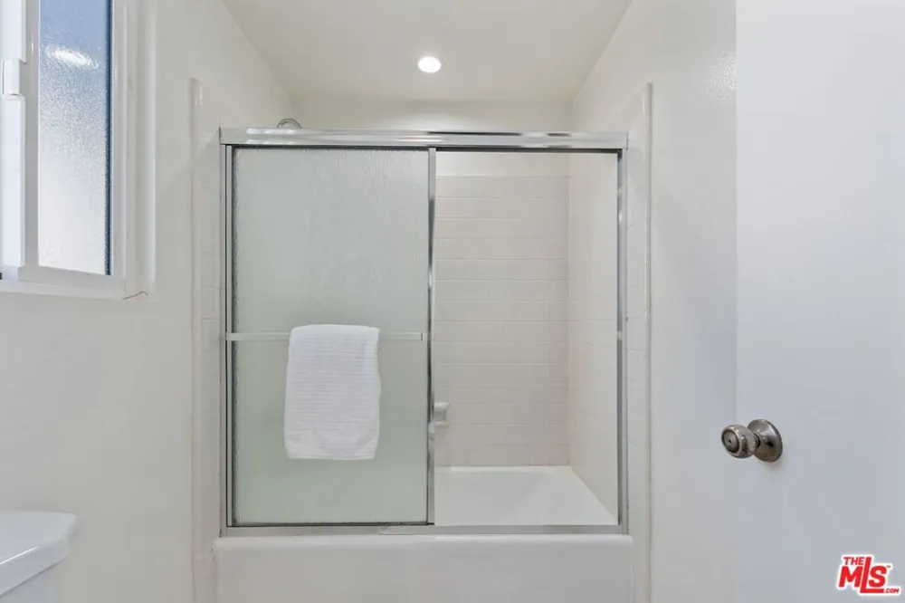 17253 Palisades Circle Los Angeles, CA 90272
