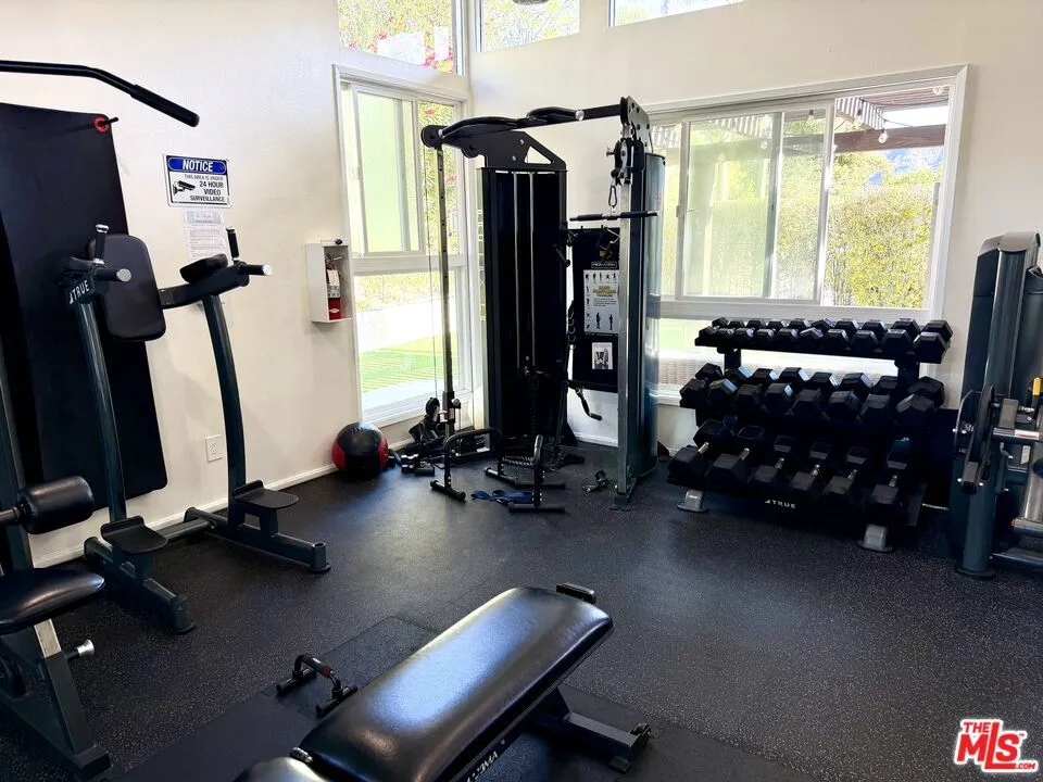17253 Palisades Circle Los Angeles, CA 90272