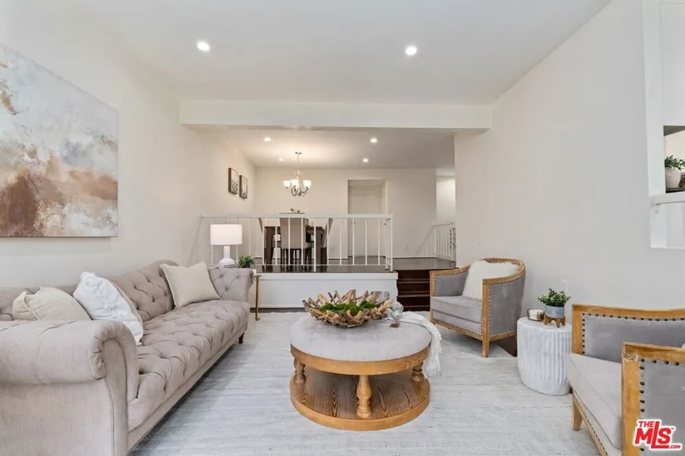 17253 Palisades Circle Los Angeles, CA 90272