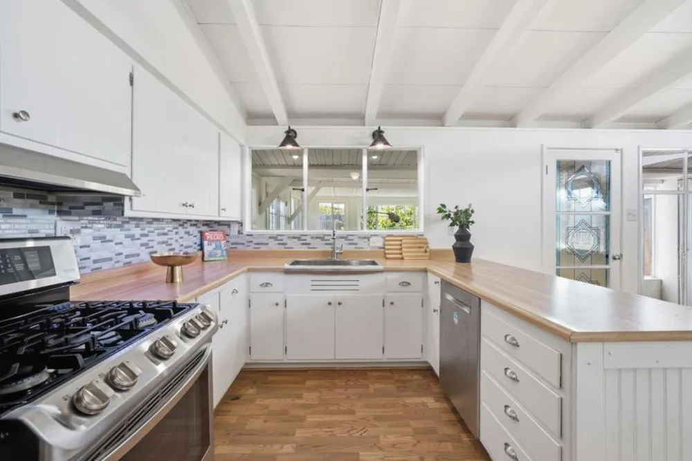 27532 Gainesville Avenue Hayward, CA 94545