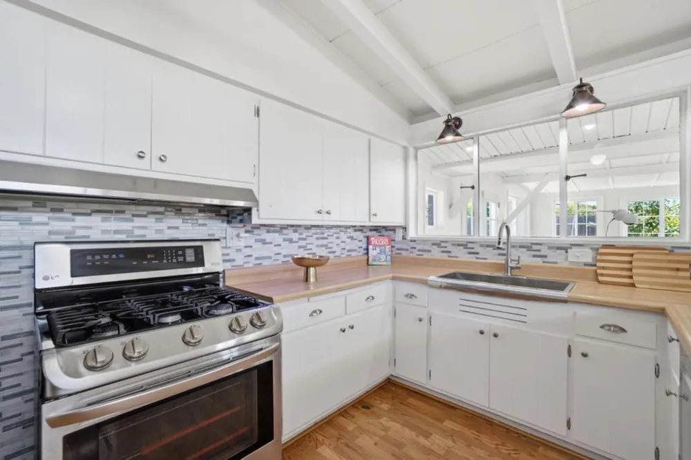 27532 Gainesville Avenue Hayward, CA 94545