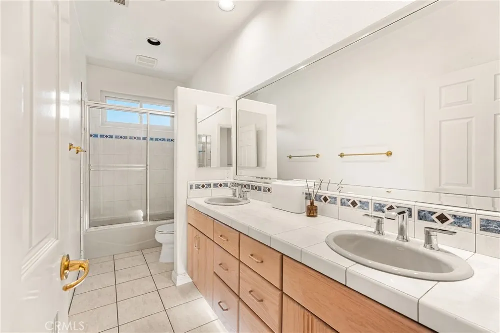 5912 Via Loma Riverside, CA 92506