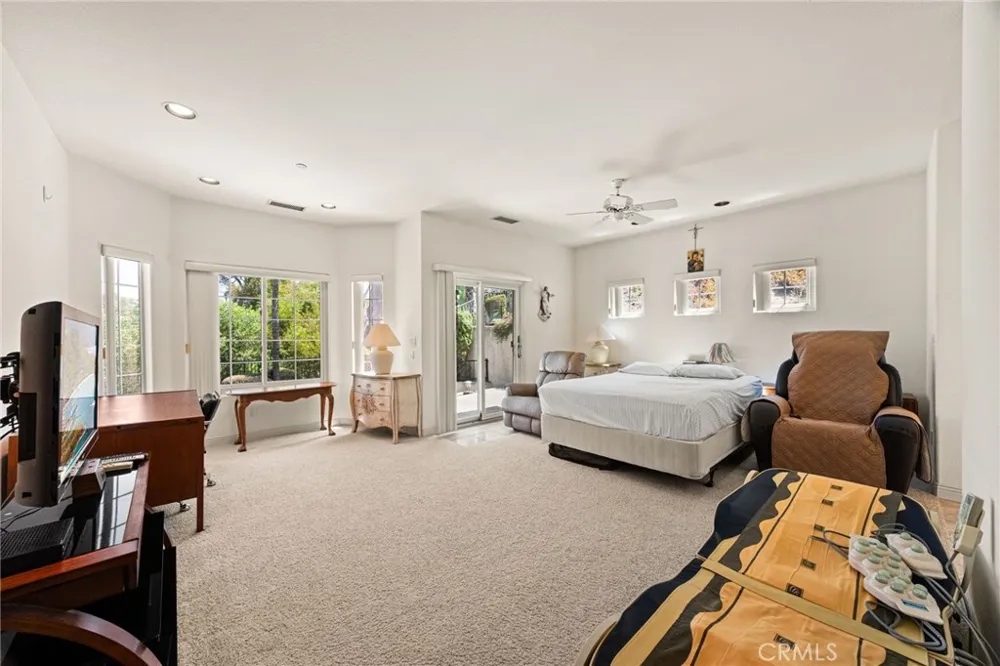 5912 Via Loma Riverside, CA 92506