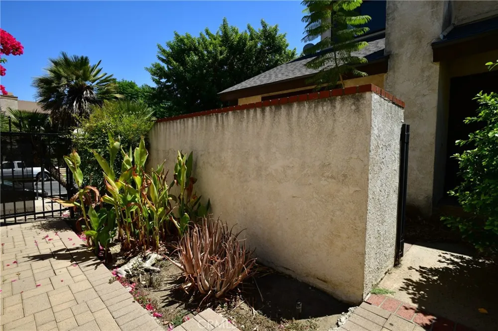 9601 Sylmar Avenue #1 Panorama City, CA 91402