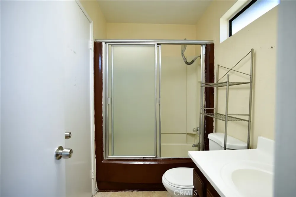 9601 Sylmar Avenue #1 Panorama City, CA 91402