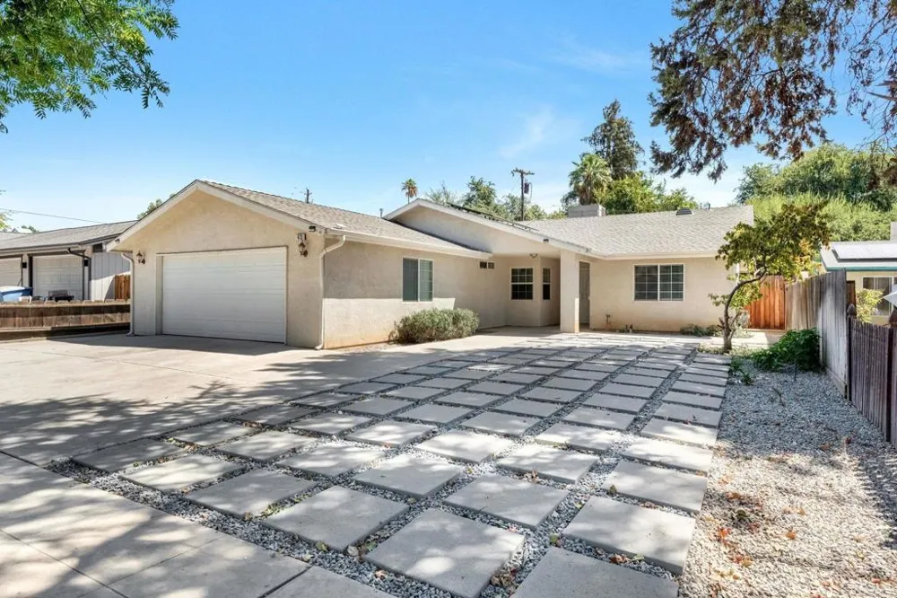 413 S Villa Street Fresno, CA 93727