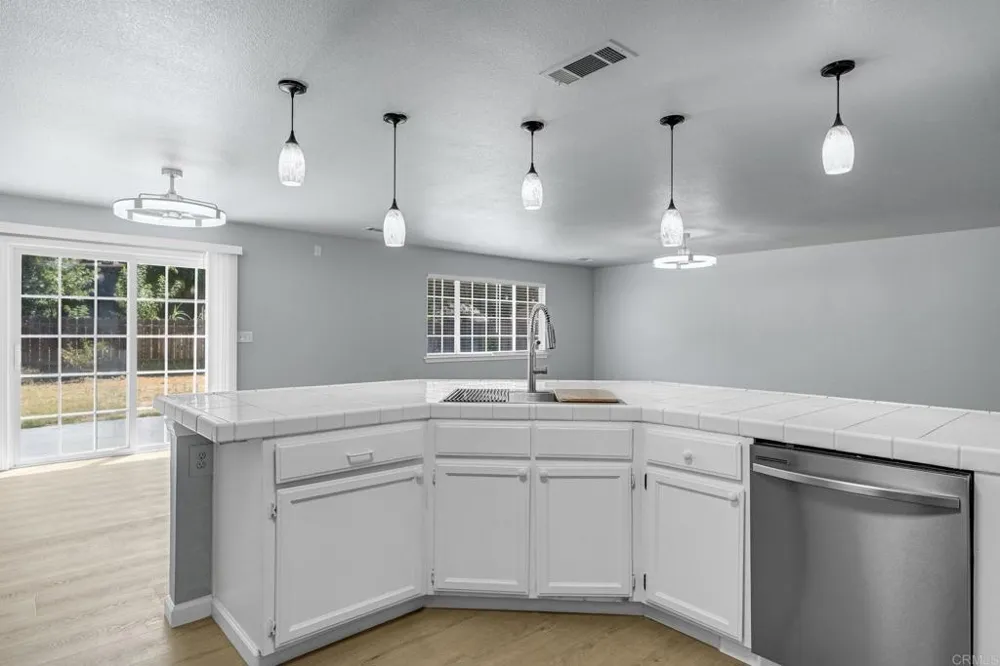 413 S Villa Street Fresno, CA 93727