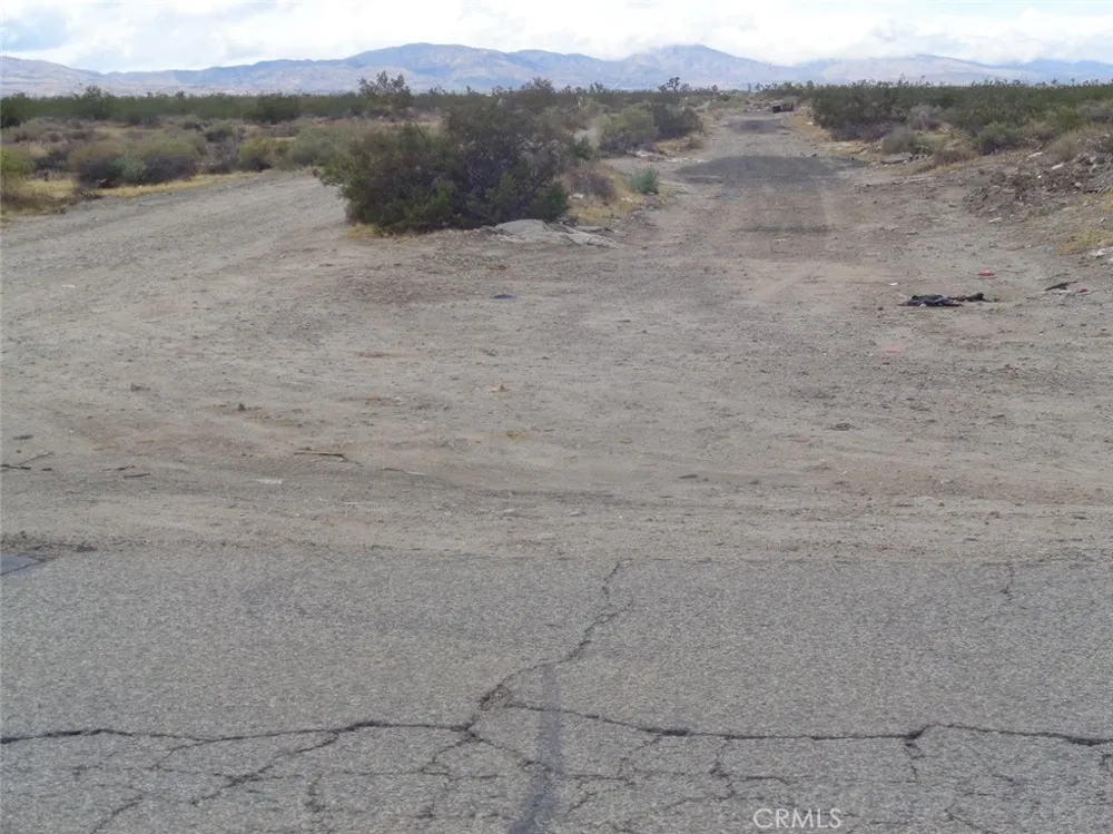1 Avenue R12 Sun Village, CA 93543