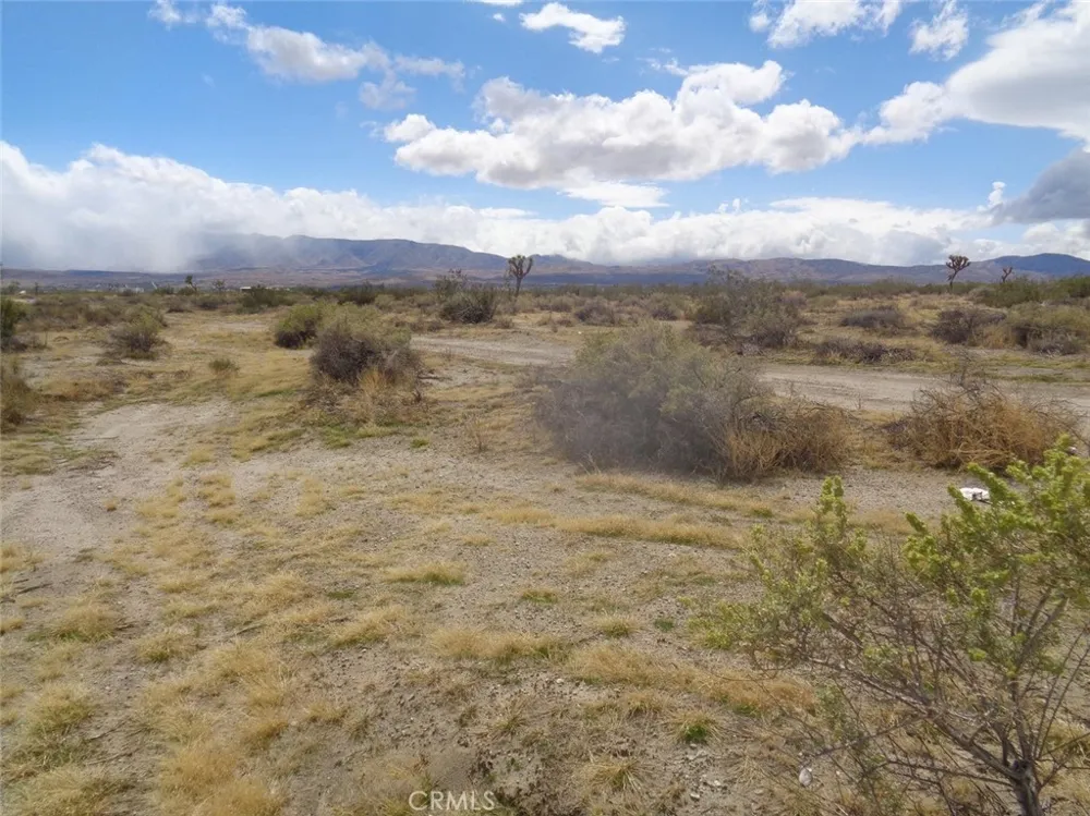 1 Avenue R12 Sun Village, CA 93543