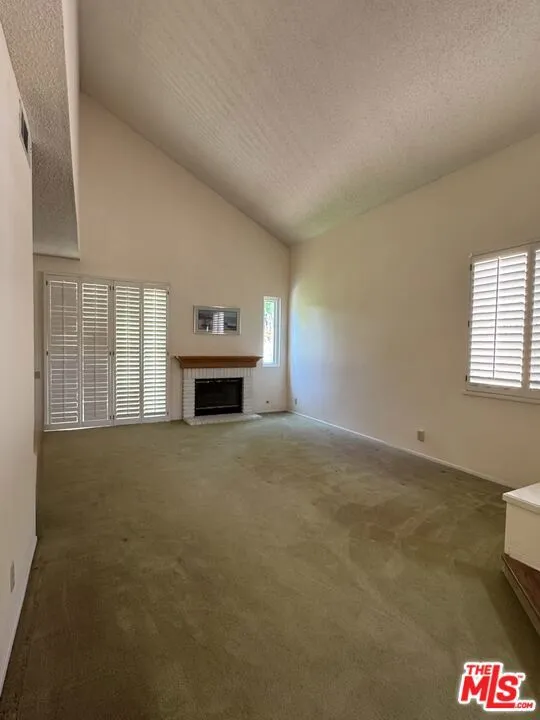 11828 Alderbrook Street Moorpark, CA 93021