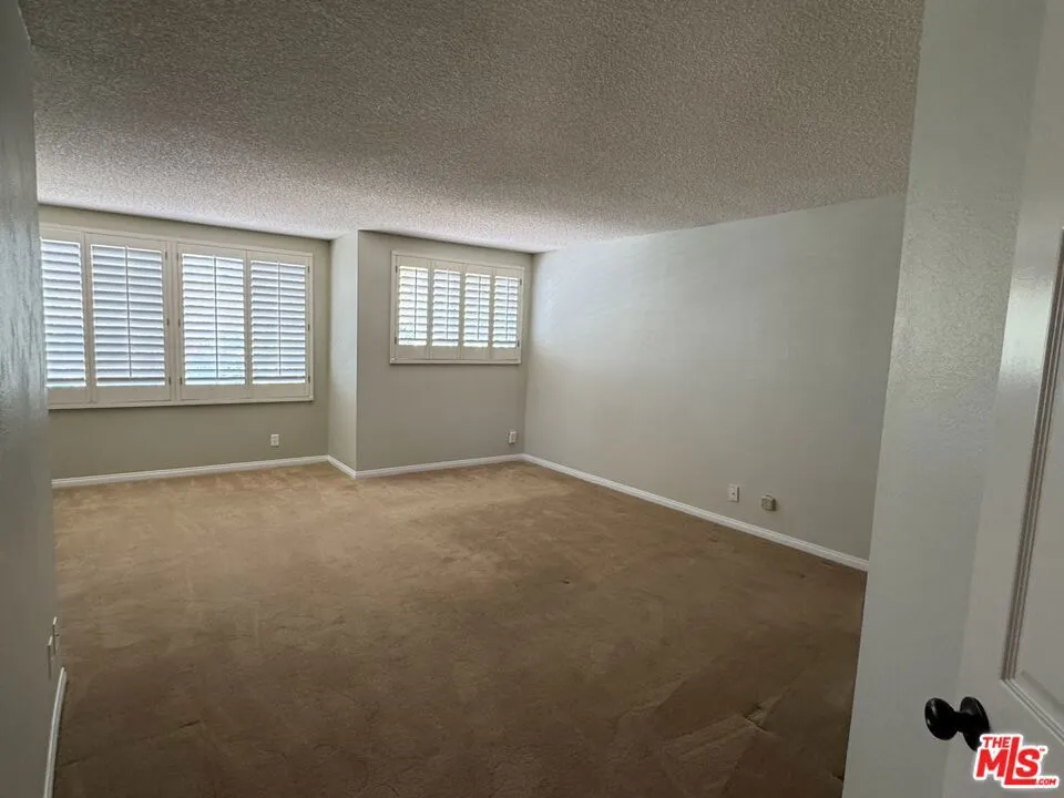 11828 Alderbrook Street Moorpark, CA 93021
