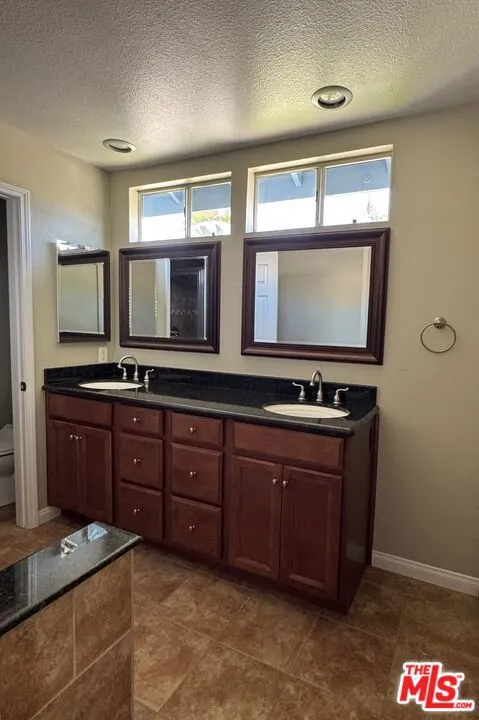 11828 Alderbrook Street Moorpark, CA 93021
