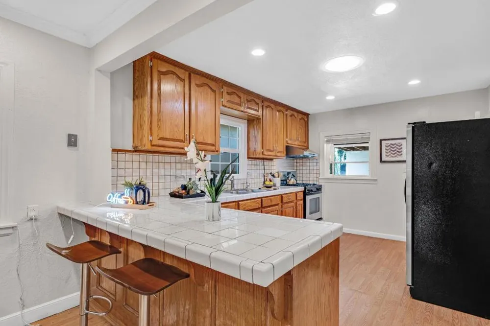 621 Macarthur Avenue Redwood City, CA 94063