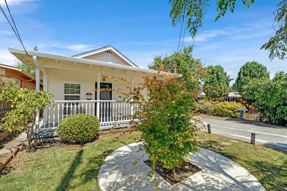 621 Macarthur Avenue Redwood City, CA 94063