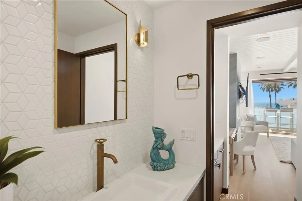 1120 Palm Drive Hermosa Beach, CA 90254