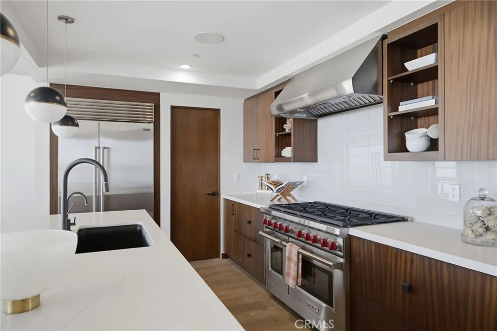 1120 Palm Drive Hermosa Beach, CA 90254