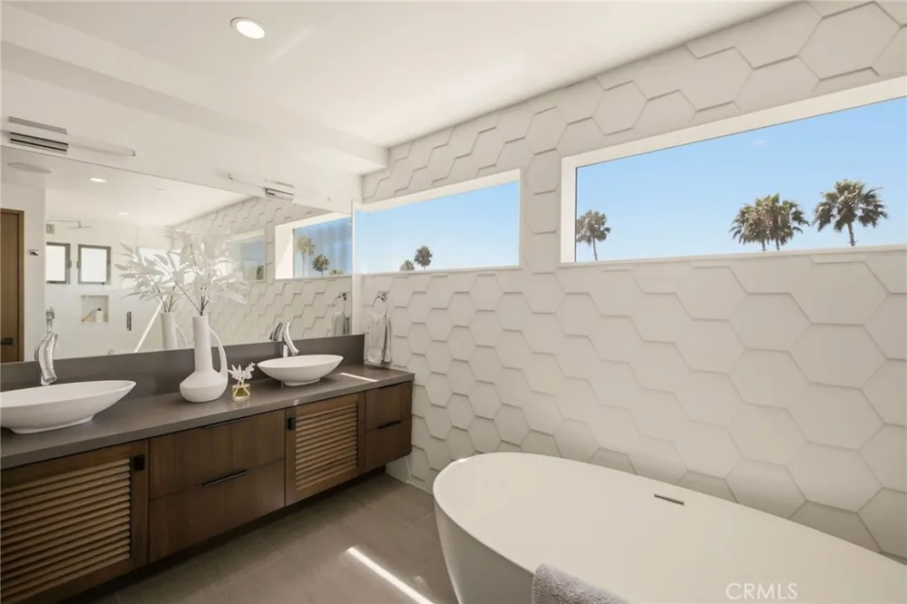 1120 Palm Drive Hermosa Beach, CA 90254