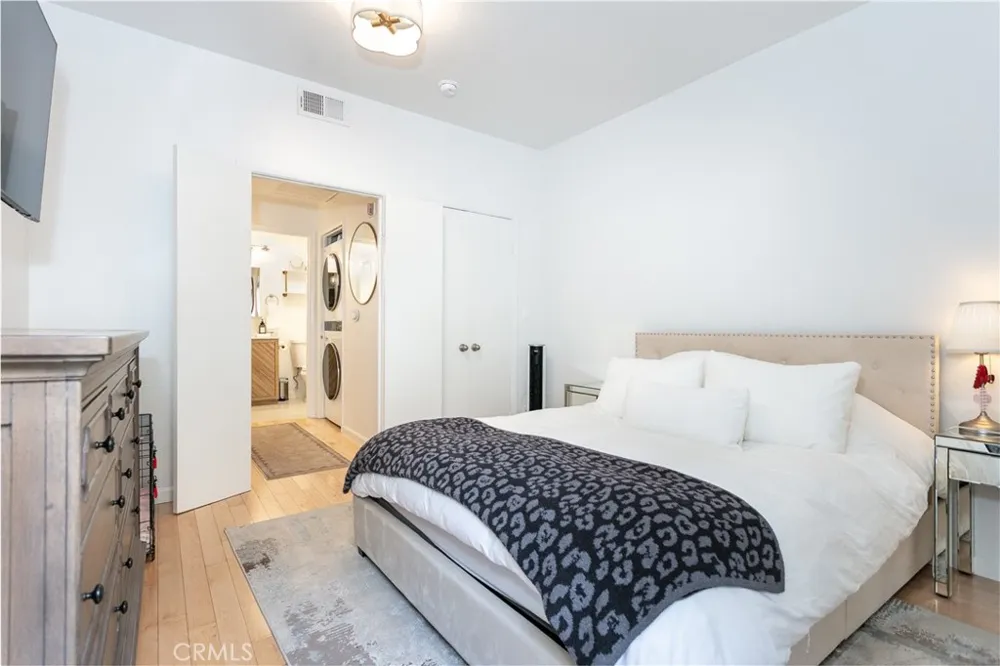19350 Sherman Way #124 Reseda, CA 91335