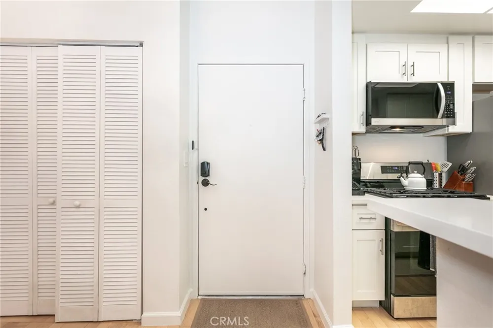 19350 Sherman Way #124 Reseda, CA 91335