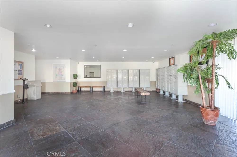19350 Sherman Way #124 Reseda, CA 91335