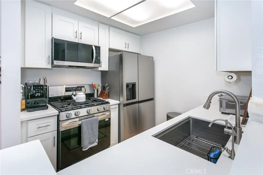 19350 Sherman Way #124 Reseda, CA 91335