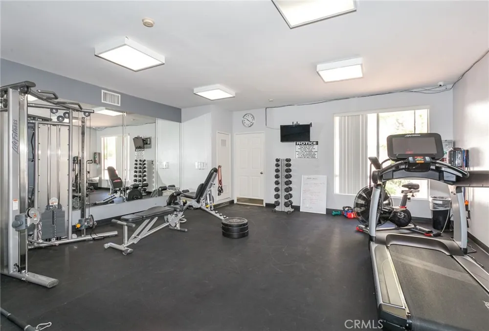 19350 Sherman Way #124 Reseda, CA 91335