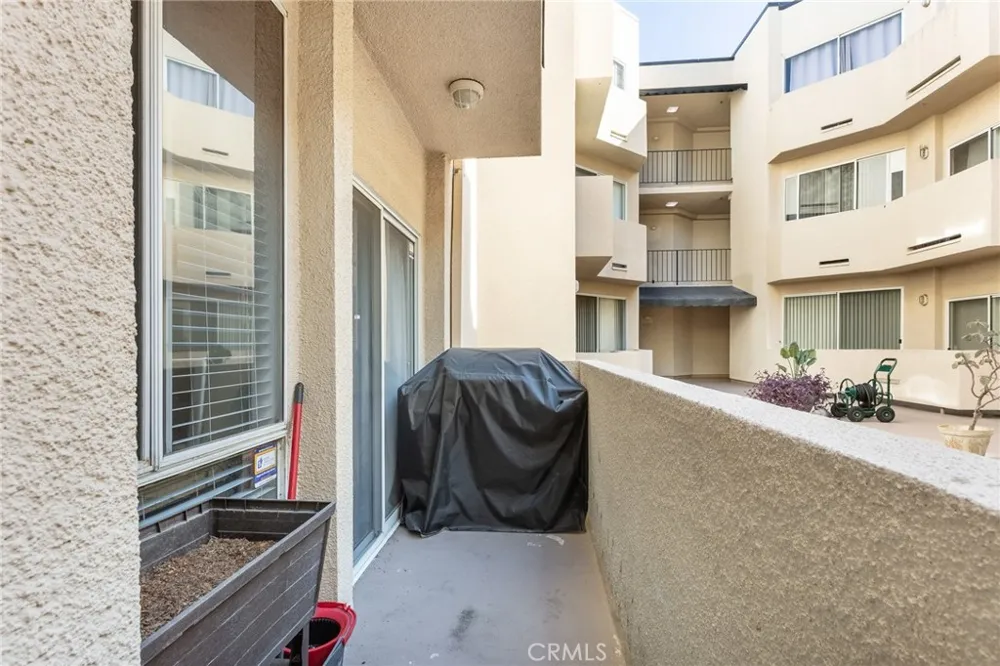 19350 Sherman Way #124 Reseda, CA 91335