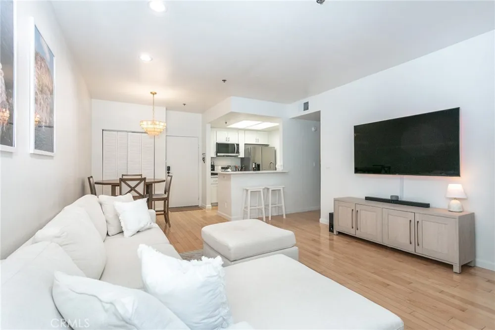 19350 Sherman Way #124 Reseda, CA 91335