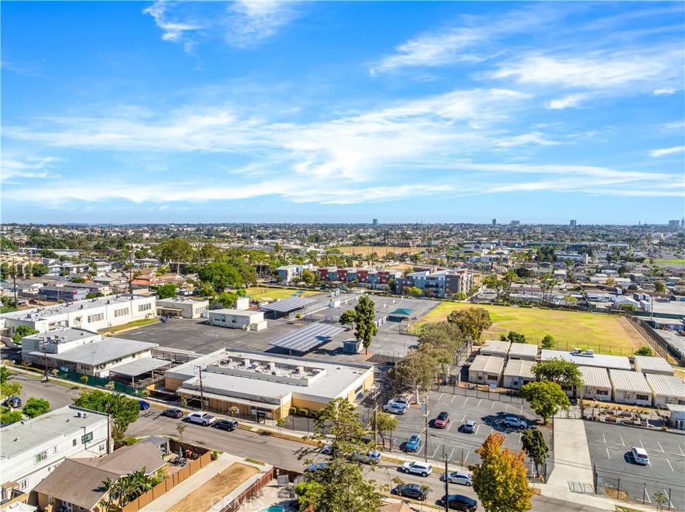 1425 E 23rd Signal Hill, CA 90755