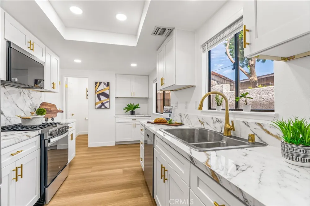 1425 E 23rd Signal Hill, CA 90755