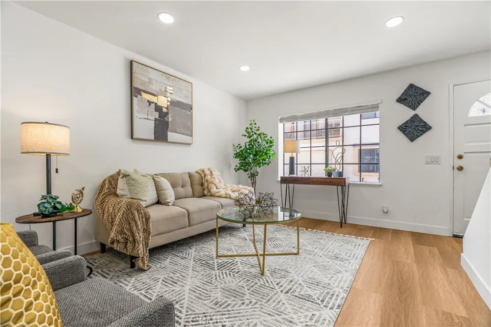 1425 E 23rd Signal Hill, CA 90755