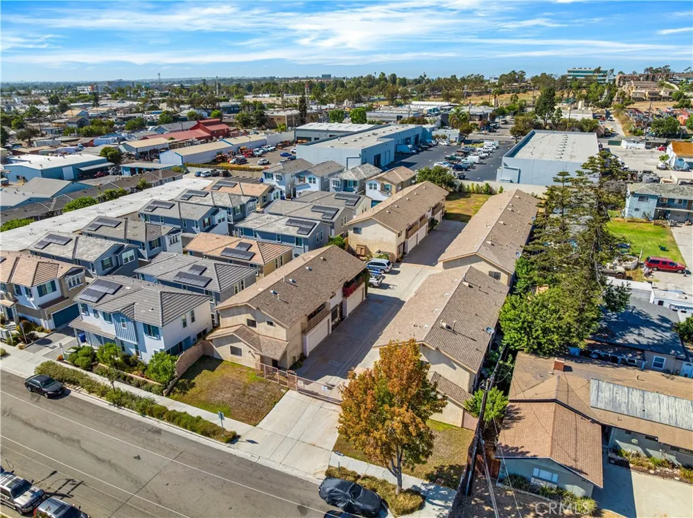 1425 E 23rd Signal Hill, CA 90755
