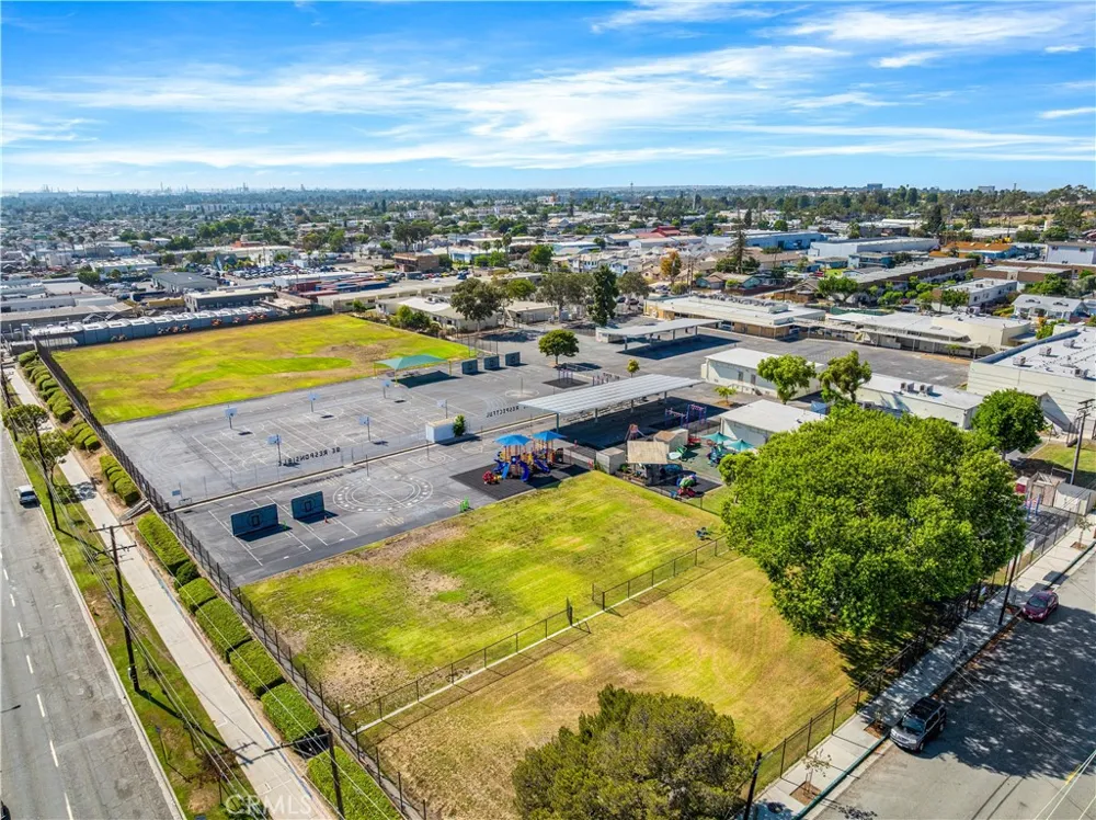1425 E 23rd Signal Hill, CA 90755