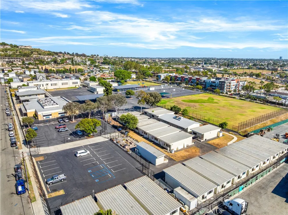 1425 E 23rd Signal Hill, CA 90755