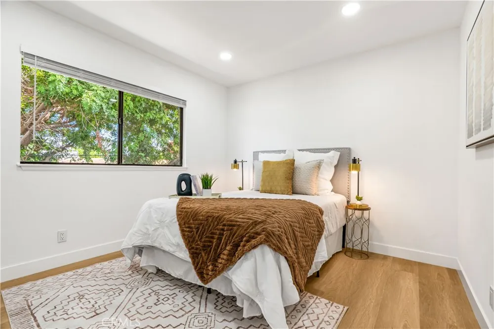 1425 E 23rd Signal Hill, CA 90755