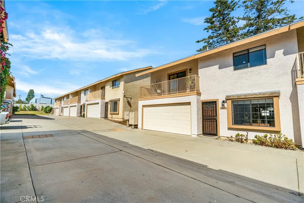 1425 E 23rd Signal Hill, CA 90755
