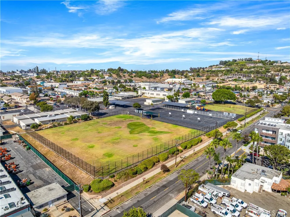 1425 E 23rd Signal Hill, CA 90755