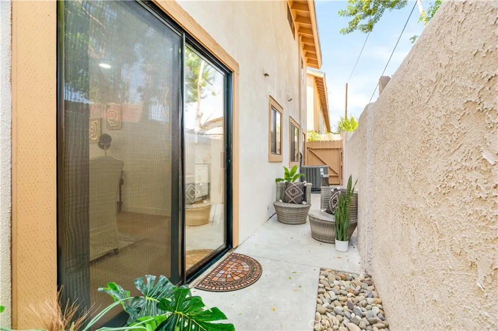 1425 E 23rd Signal Hill, CA 90755