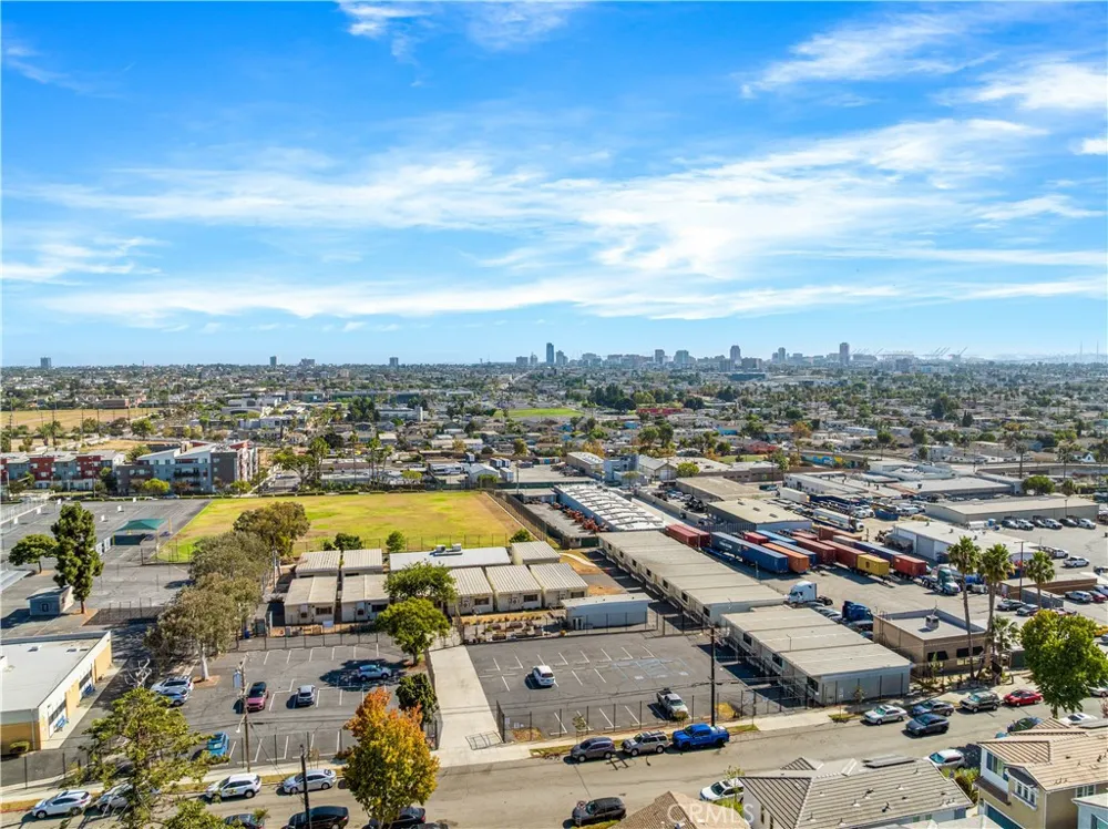 1425 E 23rd Signal Hill, CA 90755