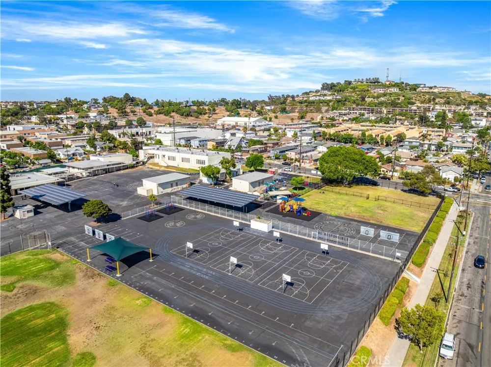 1425 E 23rd Signal Hill, CA 90755