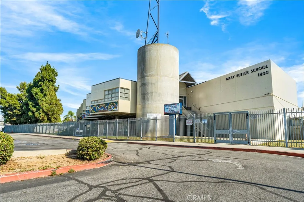 1425 E 23rd Signal Hill, CA 90755