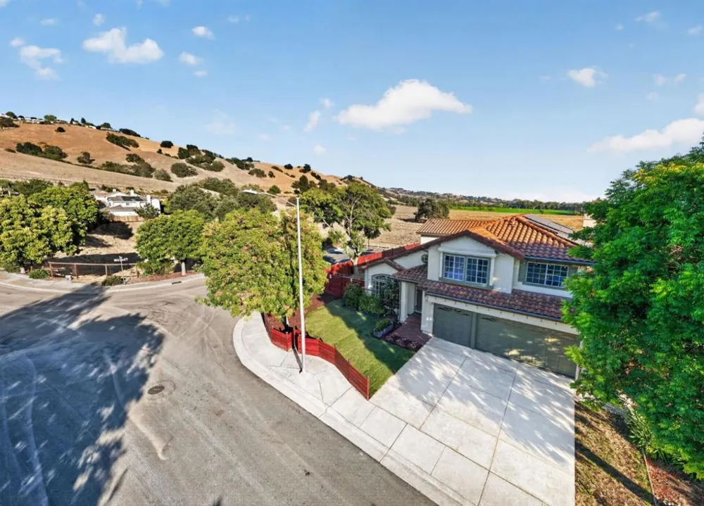 2729 Mira Bella Circle Morgan Hill, CA 95037