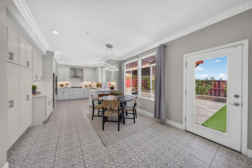 2729 Mira Bella Circle Morgan Hill, CA 95037