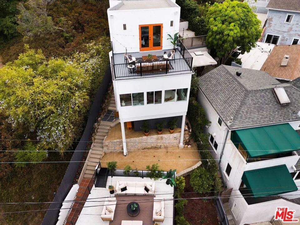 6837 Cahuenga Park Trail Los Angeles, CA 90068